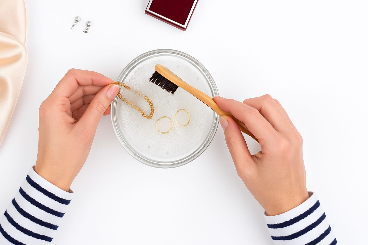How to clean jewellery at home