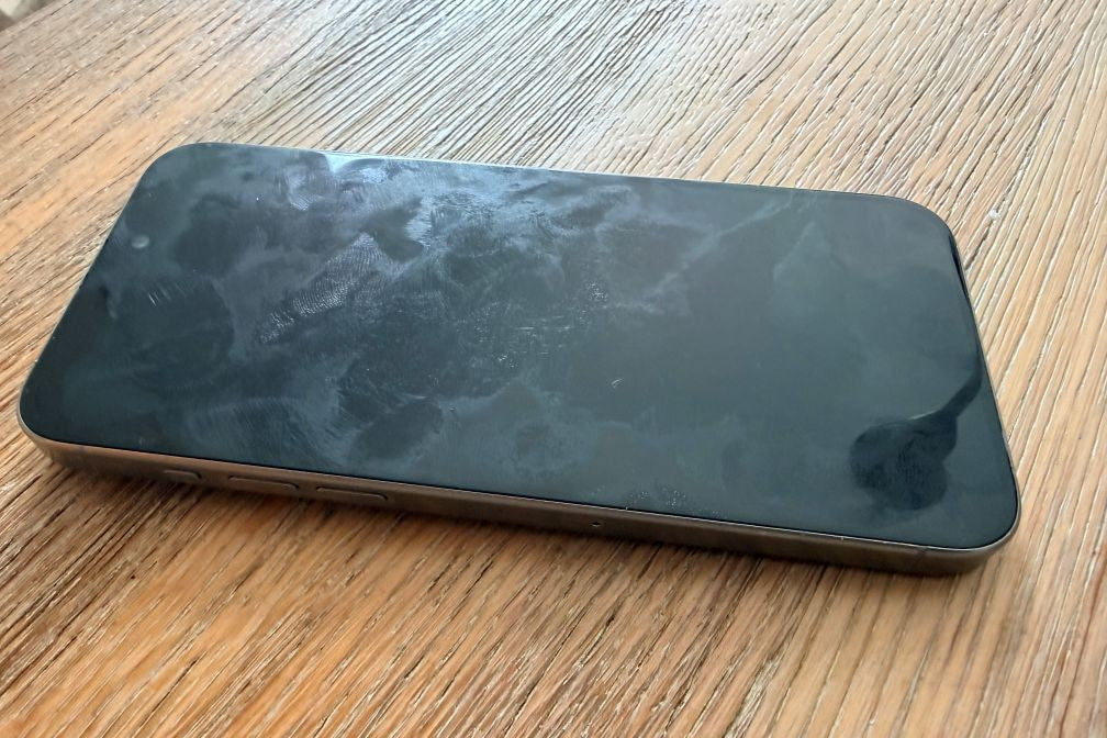 How to clean a smartphone or tablet