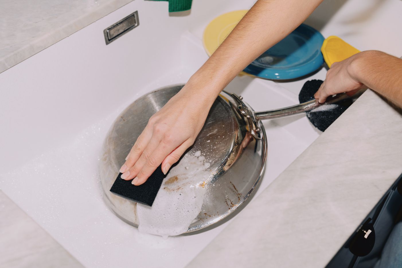 How to clean pot and pan bases